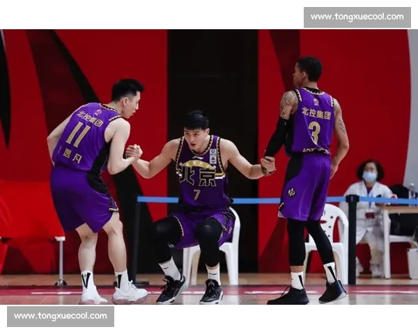 北京首钢与上海男篮强强对话 聚焦攻防博弈与季后赛格局变化新趋势